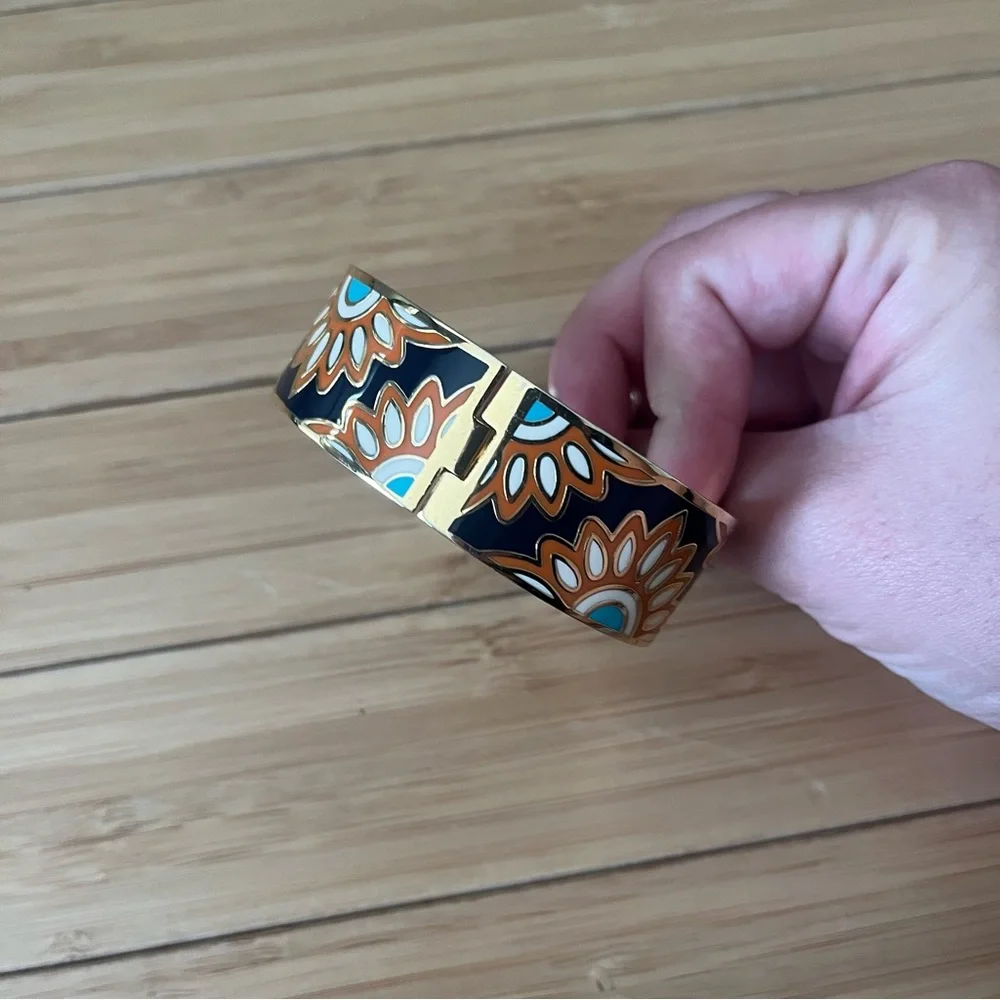 Spartina 449 Daufuskie Island Orange Enamel Floral Gold Tone Hinged Bracelet - Picture 4 of 4